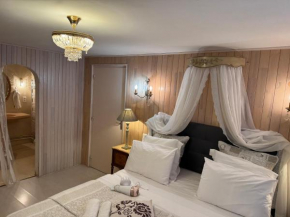 Chambre d'hôtes salle de bain intégrée, cuisine, salle à manger, entrée privée